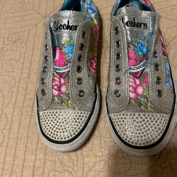 Skechers Metallic Silver studded Rose Tattoo Print Sneakers - Picture 2 of 6